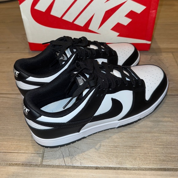Nike SB Dunks Panda Low - Men’s Size 11 - Brand New - Never Worn - With Box - Picture 3 of 8
